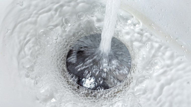 tap-water-flowing-into-stainless-steel-drain-2021-08-28-08-30-42-utc.jpg