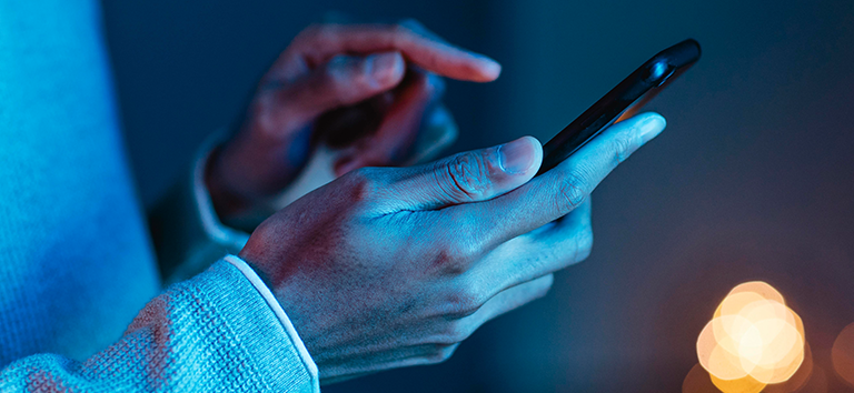 Operadora de telefonia é multada em R$ 800 mil por cortar internet “ilimitada”.png