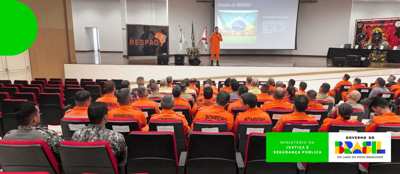 O curso reúne bombeiros militares com perfil voltado ao gerenciamento de operações integradas em cenários de desastres