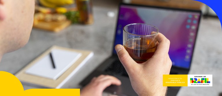 Senacon solicita que plataformas suspendam vendas de produtos que possam ser usados na falsificação de bebidas