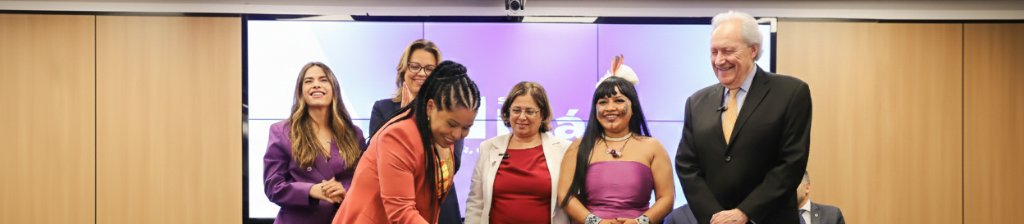 Assinatura do Sala Lilás no Ministério da Justiça e Secgrança Pública