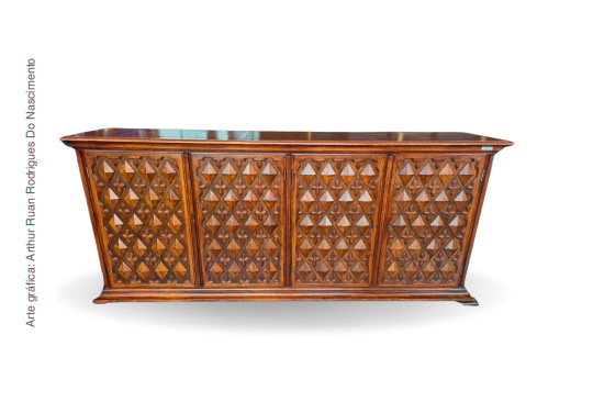 Aparador - Buffet em madeira maçiça com detalhes entalhados em formas de losango e cruz em relevo.