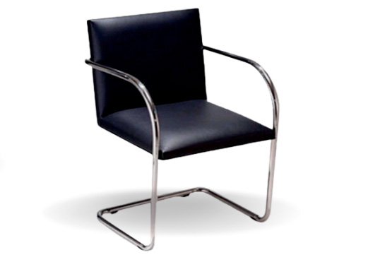 Cadeira MR245, projetada pelo arquiteto e designer alemão Ludwig Mies van der Rohe em 1929, é um exemplo icônico do movimento modernista.