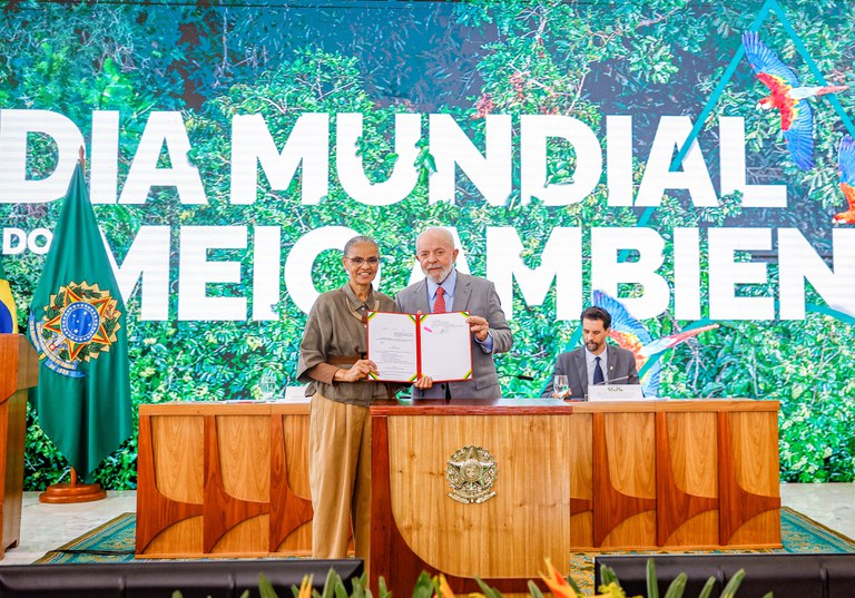 Ministra Marina Silva e presidente Lula em cerimônia do Dia Mundial do Meio Ambiente. Foto: Ricardo Stuckert/PR