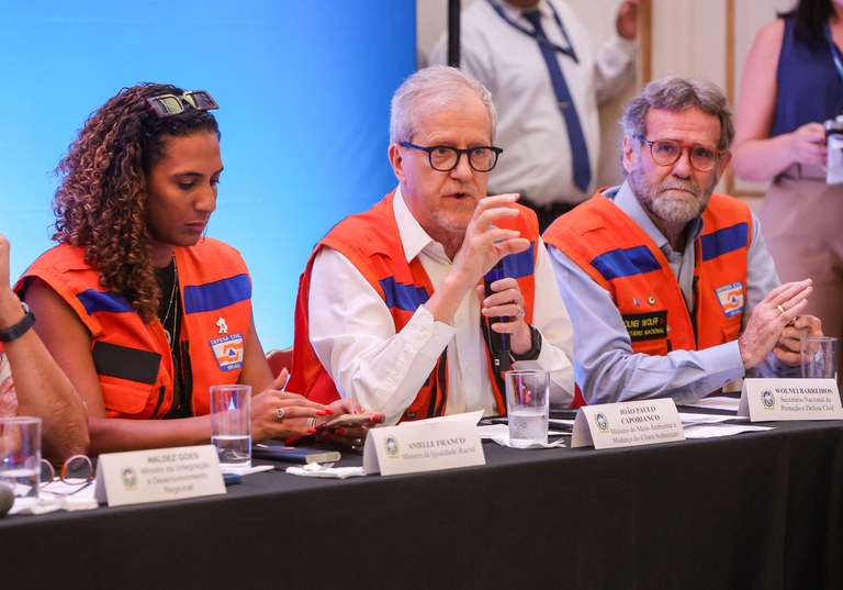 Comitiva federal vistoria áreas afetadas pelas chuvas no RJ