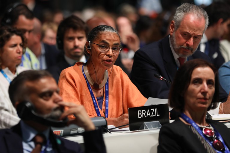 Ministra Marina Silva discursa em plenária final da COP28, em Dubai. Foto: Kiara Worth/UNFCCC