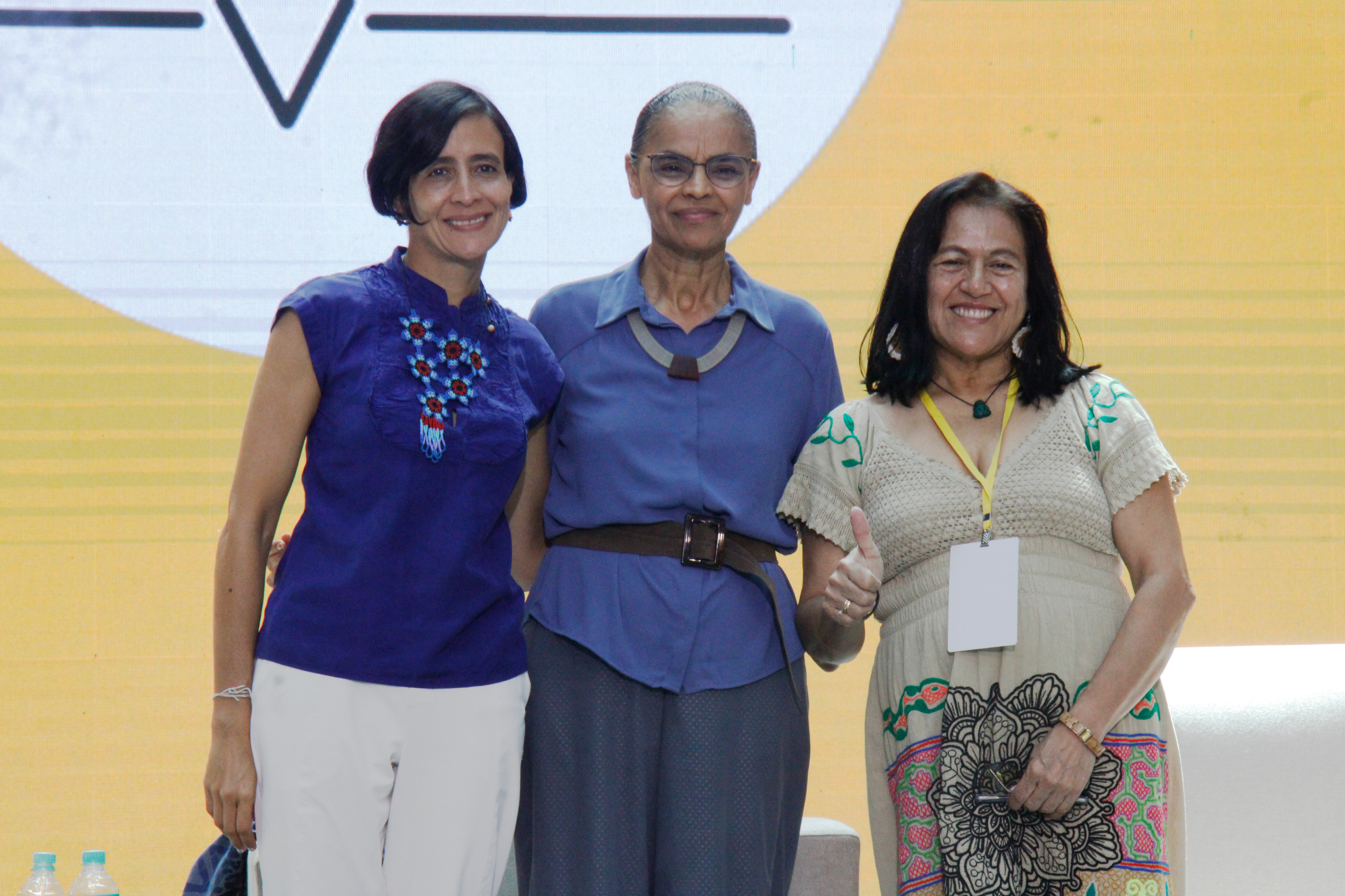 Ministra Marina Silva ao lado das ministras do Meio Ambiente da Colômbia, Susana Muhammad, e do Peru, Albina Ruiz