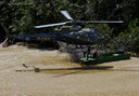 Agentes do Ibama realizam operação na TI Yanomami em abril de 2023