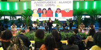“O ideal do ser é sustentável. Há limites para ter, mas não há limites para ser”, diz Marina Silva à juventude em SP