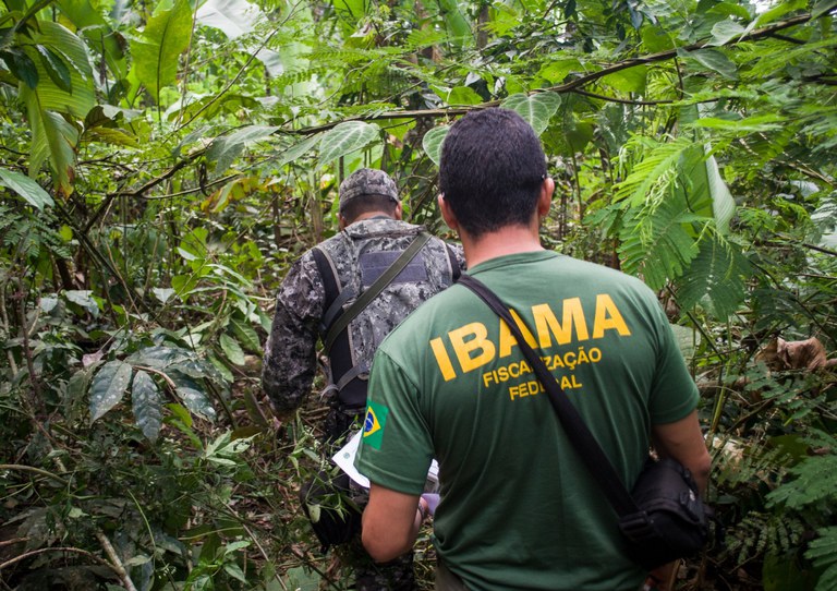 COMANDO E CONTROLE.jpg