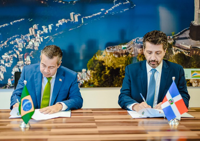 51705051644_c62928e8f1_k (1).jpg