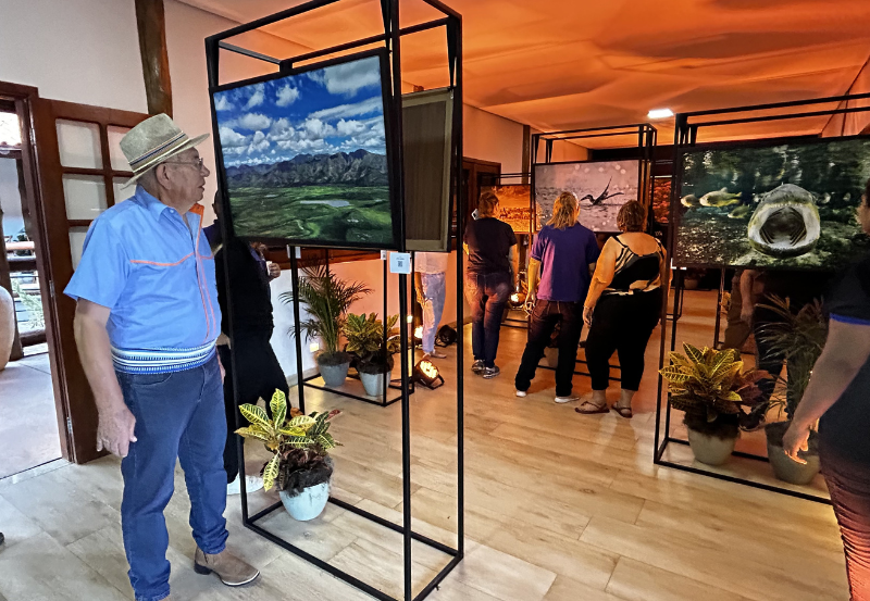 Mostra “Pantanal Conecta” reuniu 36 obras no Conexão sem Fronteira, espaço aberto à sociedade durante a COP15, em Campo Grande (MS)