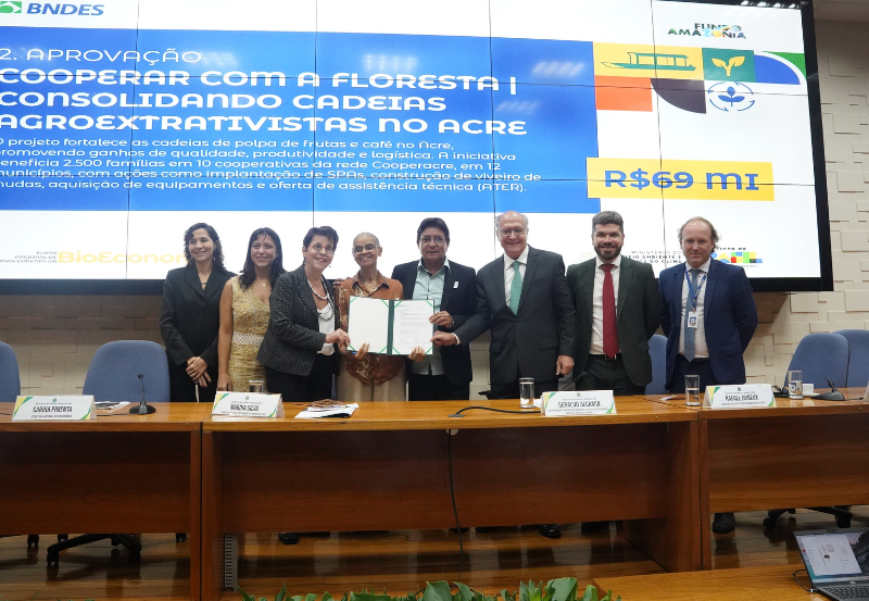 Investimento beneficiará 2,5 mil famílias em 12 municípios do Acre, fortalecendo cooperativas agroextrativistas e produção sustentável