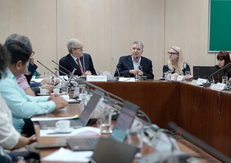 Secretário executivo do MMA, João Paulo Capobianco, preside reunião do FNMA