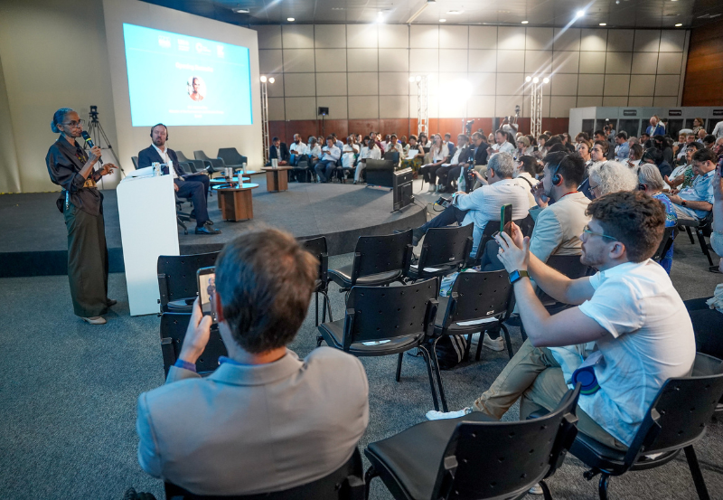 Medida busca acelerar adoção de soluções sustentáveis de refrigeração e fortalecer a resiliência das cidades; Marina Silva participou do lançamento da estratégia