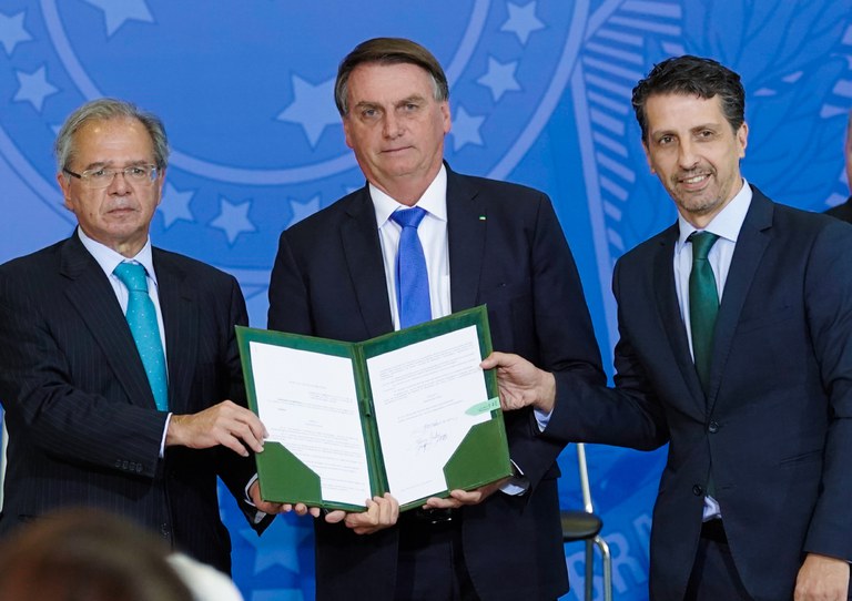 assinatura decreto.jpg