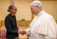 Marina Silva participa de celebração aos dez anos da encíclica Laudato Si’ e se reúne com Papa Leão XIV