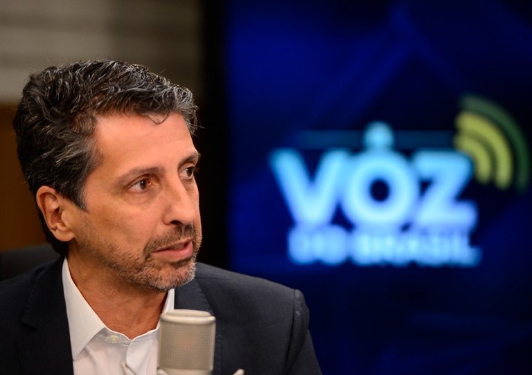 joaquim leite a voz do brasil.jpg