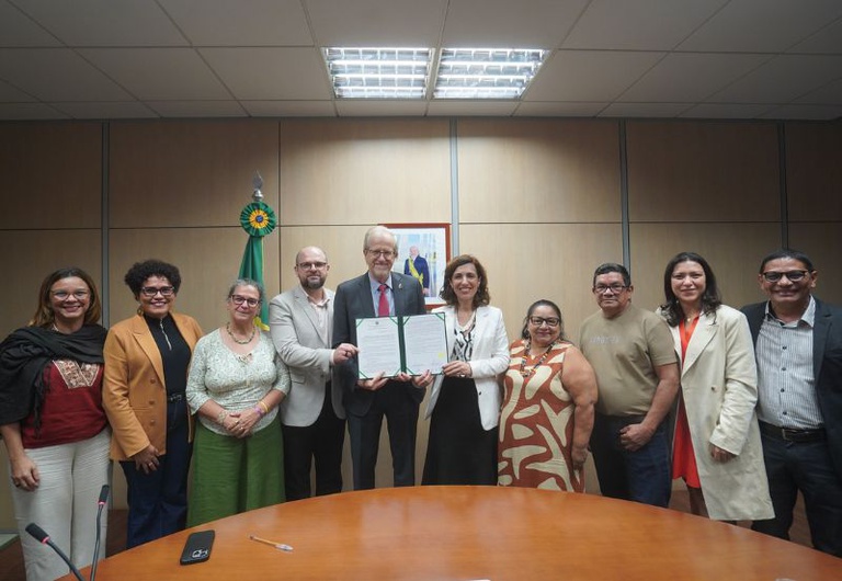 Instituições Programa Nacional de Manejo Florestal Comunitário e Familiar