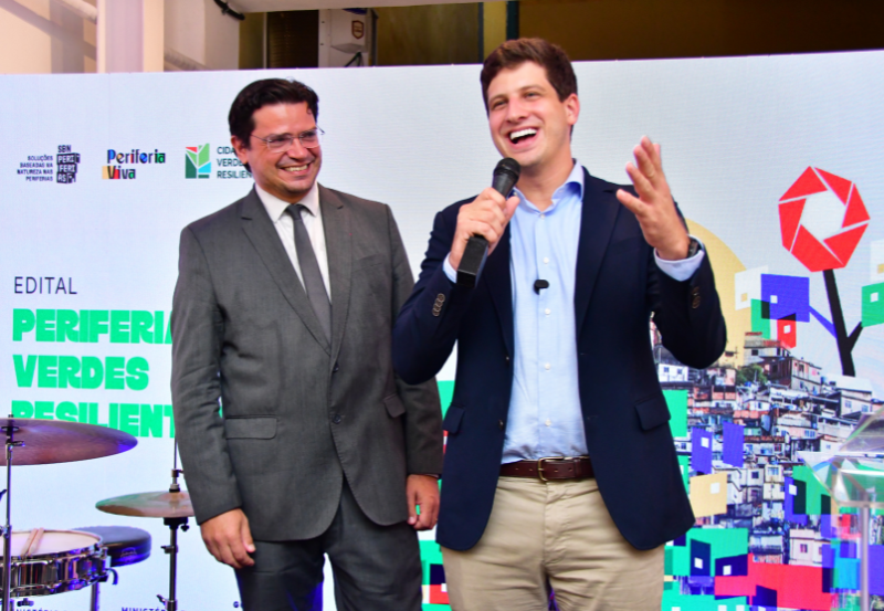 Secretário do MMA Adalberto Maluf e prefeito do Recife, João Campos, um dos municípios em que os projetos serão implantados - Foto: Divulgação/ICLEI América do Sul