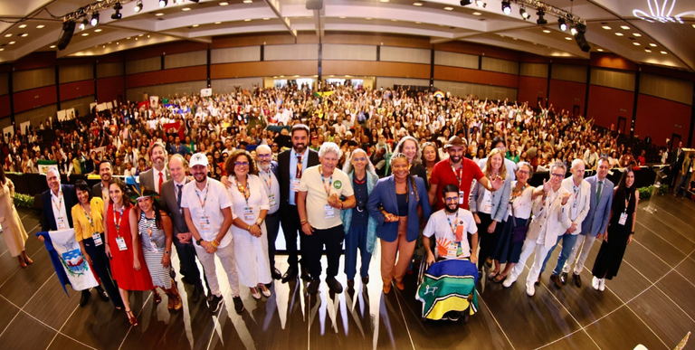  Sociedade entrega à ministra Marina Silva documento com 104 propostas para a política ambiental brasileira.PNG