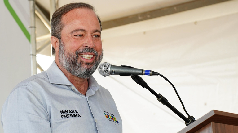 Alexandre Silveira anuncia mais de R$ 340 milhões para investimentos em mais de 50 municípios da região de Furnas