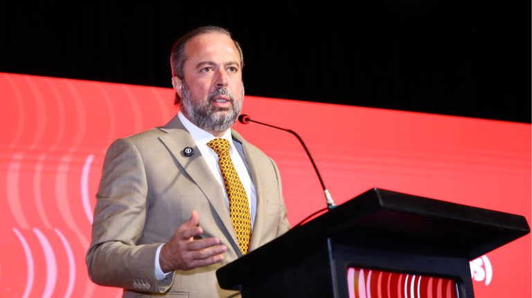 Alexandre Silveira cobra “senso de urgência” da ANP para o avanço da agenda regulatória no setor de gás