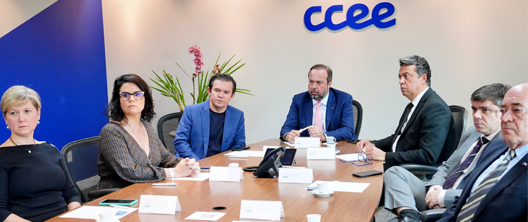 Ministro na CCEE - Tauna Alencar.png