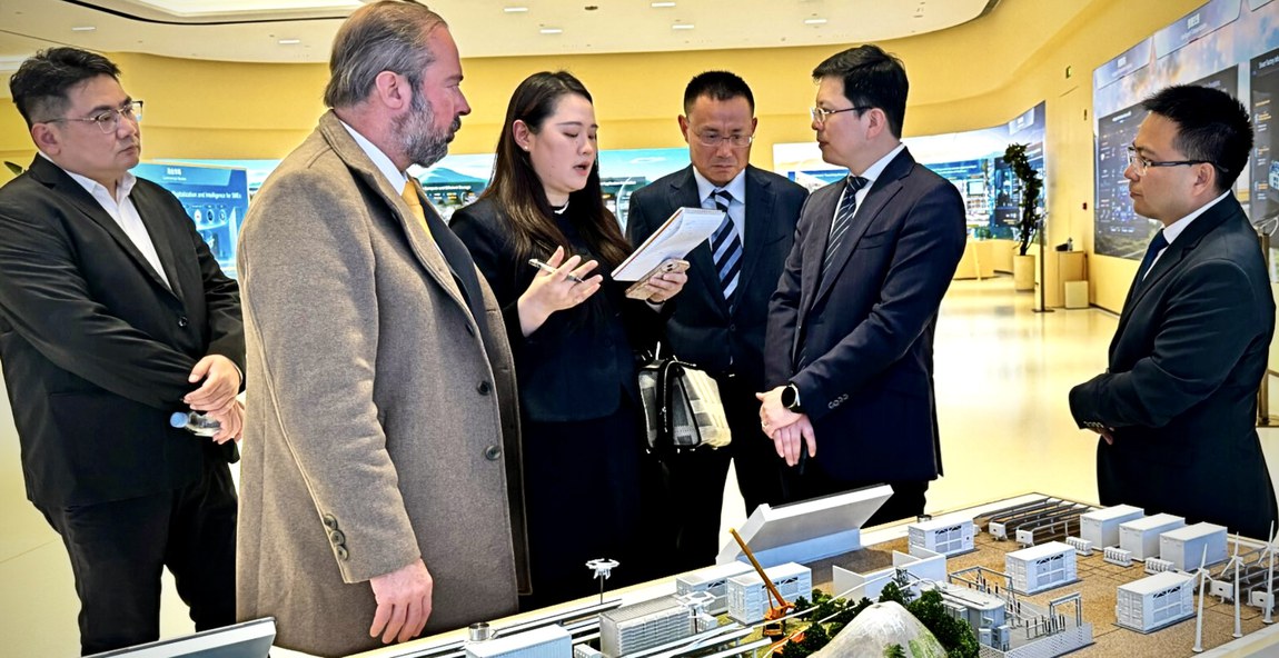 Ministro de Minas e Energia destaca estratégia para aumentar competitividade do leilão de baterias, previsto para abril deste ano, que vai estimular a inovação tecnológica e reforçar a segurança energética no Brasil