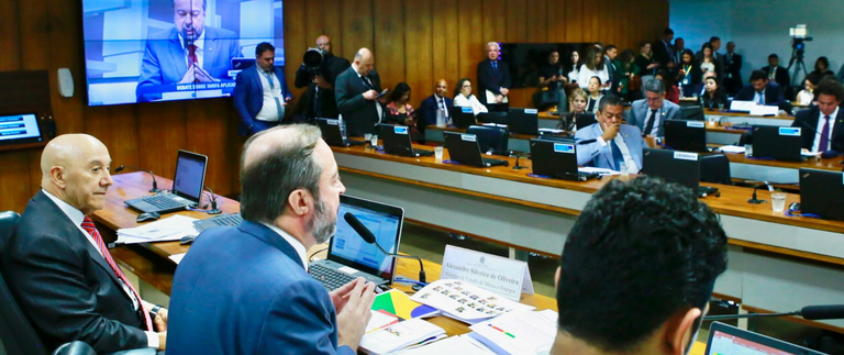 Ministro na Comissão de Infraestrutura no Senado - Tauan Alencar.png