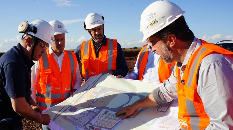 Alexandre Silveira inaugura unidade de produção do combustível renovável que substitui o diesel