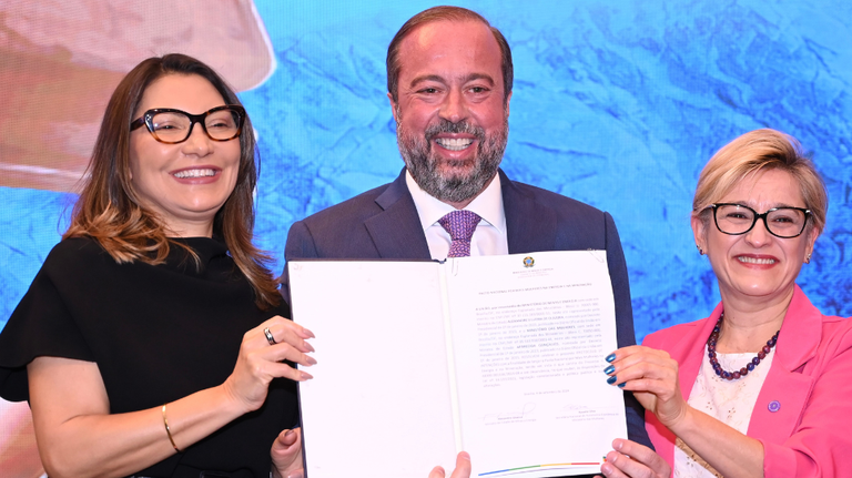 Pacto das Mulheres e Formatura de Eletricistas.png