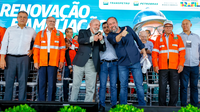Ao lado de Lula, Alexandre Silveira anuncia investimento de R$ 1,6 bi para a contratação de quatro novos navios logísticos de apoio à Petrobras