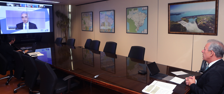 Bento Albuquerque participa de cúpula internacional sobre energia limpa