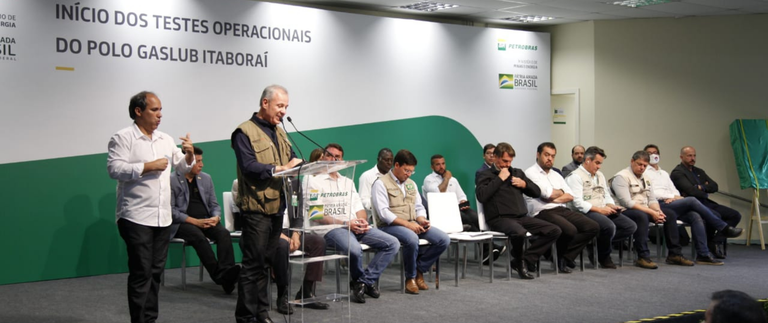 Bento Albuquerque visita obras da nova rota de escoamento de gás natural do Pré-Sal