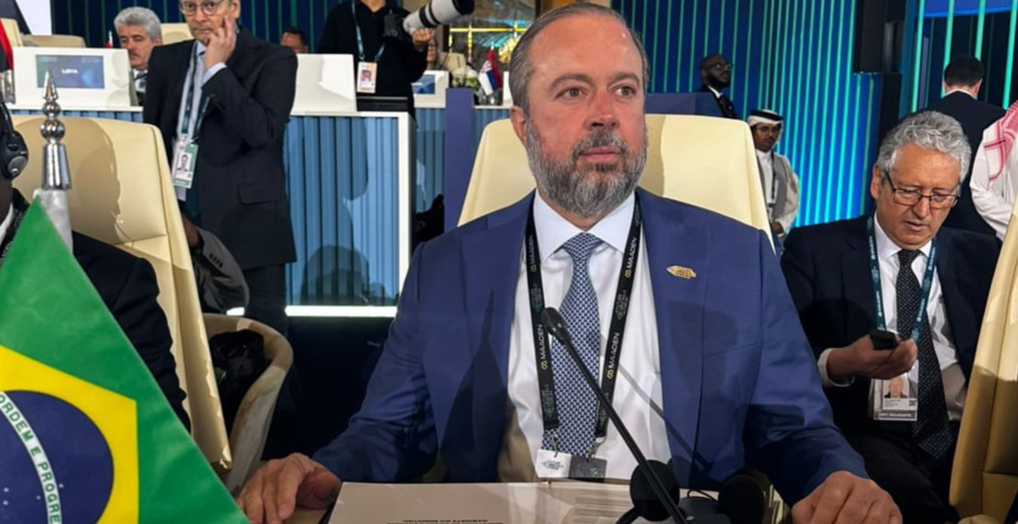 Ministro de Minas e Energia defendeu agregação de valor nos países detentores de reservas minerais e convidou representantes de várias nações a investirem no Brasil