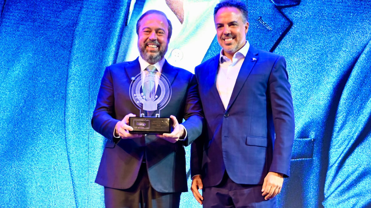 Ministro ministro Alexandre Silveira recebe prêmio Top of The Year, Líderes em Energia, na categoria Autoridade do Ano.