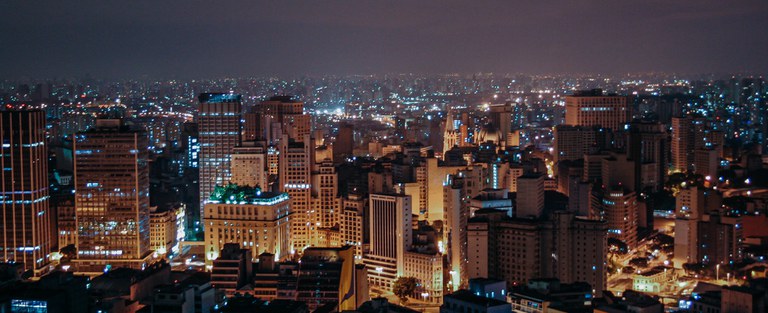 LUZES DA CIDADE ANA.jpg