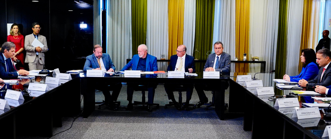 Ministro Alexandre Silveira destaca potencial da política para a reindustrialização do país, gerando emprego, renda e segurança energética e alimentar.