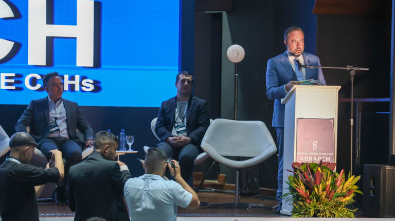 MinistroAlexandreSilveira_8ConferenciaPCHsCGHs_Percio Campos.png