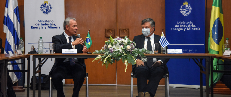 Ministro Bento Albuquerque discute integração energética no Uruguai