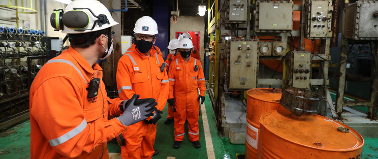 Ministro conhece novos empreendimentos de petróleo e gás natural em Macaé e Campos (RJ)