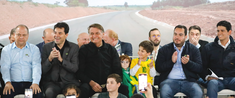 Ministro Sachsida e o Presidente Bolsonaro visitam obra de ponte que liga Brasil ao Paraguai