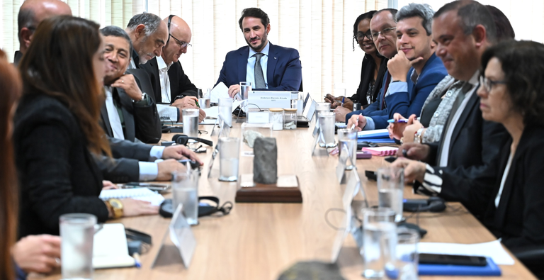 Ministério de Minas e Energia articula parceria com a ONU para projeto de mineração de ouro em pequena escala