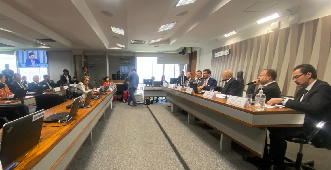 Representando o ministro Alexandre Silveira, o secretário do MME, Thiago Barral, destacou a importância de avançar na aprovação do marco legal para o hidrogênio de baixa emissão de carbono no país