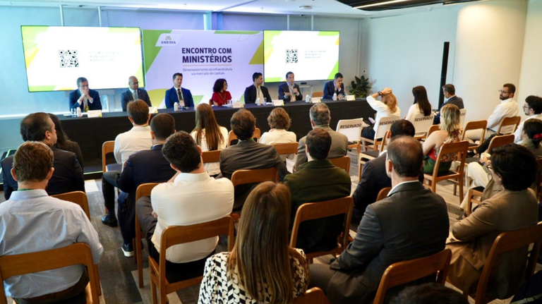 MME destaca iniciativas para impulsionar a transição energética em evento sobre projetos de infraestrutura