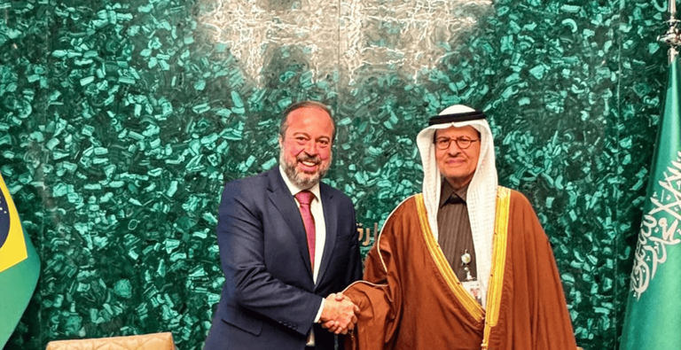 Alexandre Silveira e Príncipe Abdulaziz - Divulgacao MME (1).png