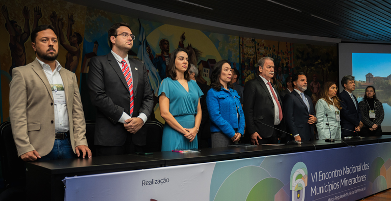 MME reforça diálogo com municípios e apresenta avanços na gestão minerária