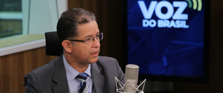 Secretário do MME destaca retorno de bandeira verde na conta de luz na Voz do Brasil