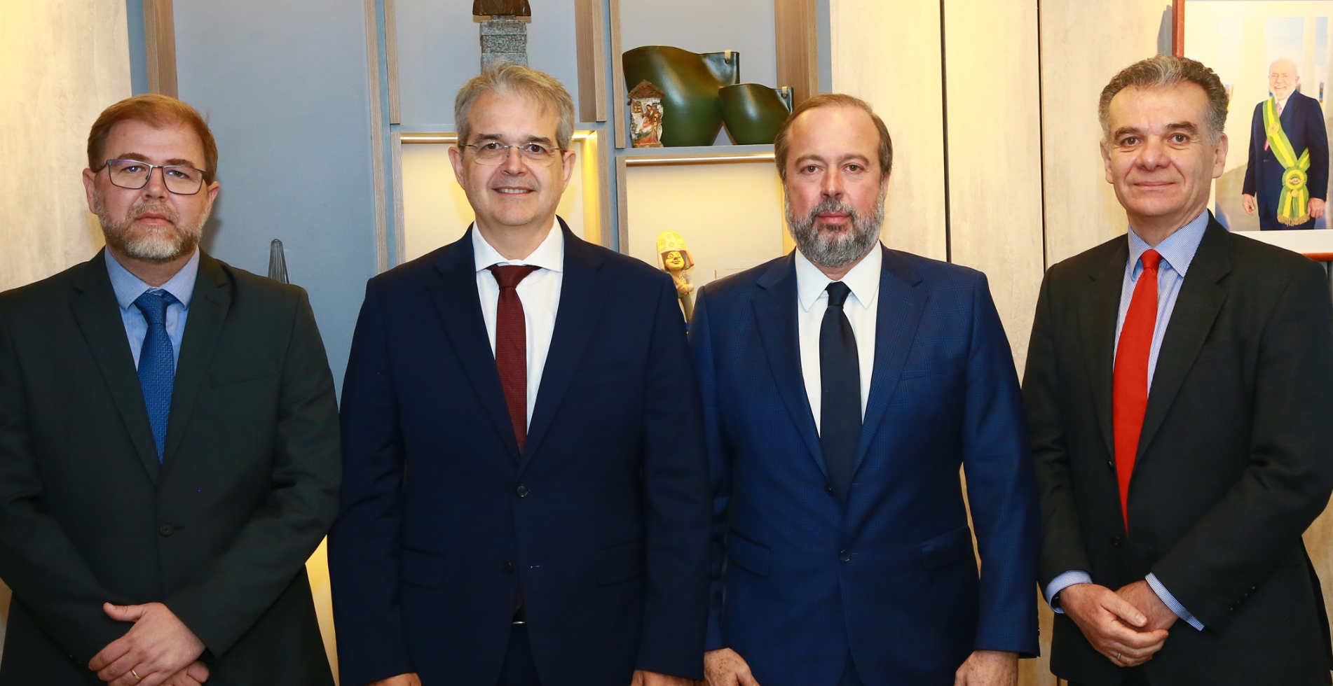 Ministro destacou construção de política para que ativo estratégico gere desenvolvimento industrial e mineral no país e, ao mesmo tempo, garanta estabilidade e segurança aos investidores